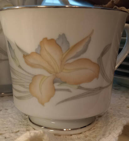 UP13 Footed Cup