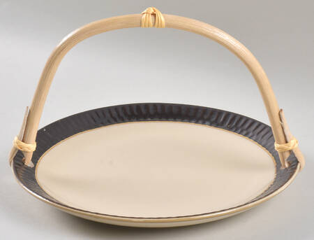 Scavo 5 3/8"-5 5/8" Bamboo Handled Serving Plate  HC