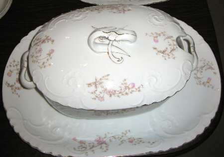 CAR211 Tureen &  Lid