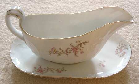CAR211 Gravy Boat & Underplate