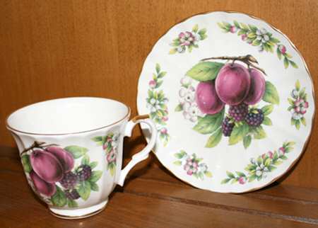 CNT17 Footed Cup & Saucer Set