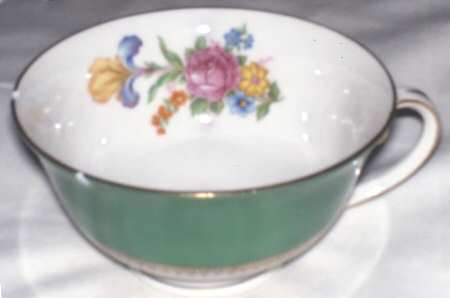CHU28 Footed Cup