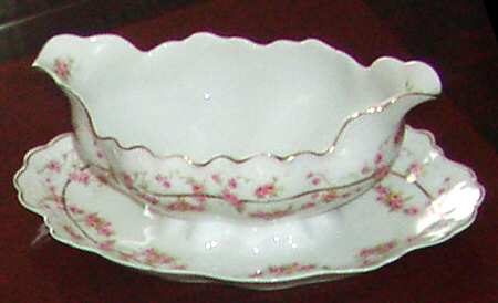 CAR223 Gravy Boat with Attached Underplate