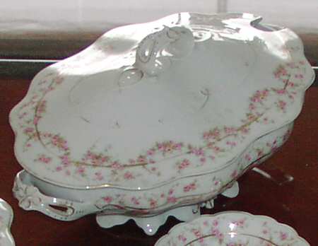 CAR223 Tureen &  Lid