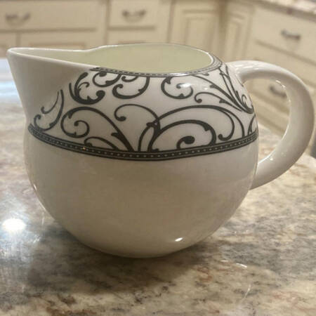 Veluto Black Creamer