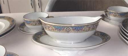 CHF9 Gravy Boat with Attached Underplate
