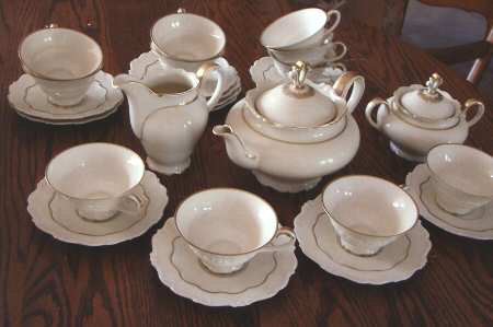Kevaliar Footed Cup & Saucer Set
