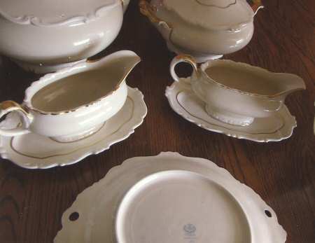 Kevaliar Gravy Boat & Underplate