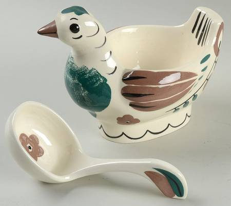 Distlefink White Gravy Server W/Ladle
