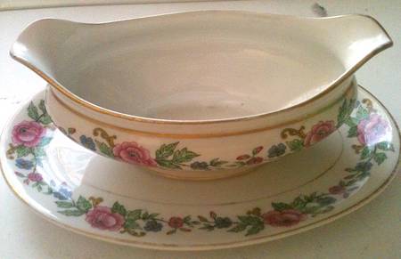 CHF1818 Gravy Boat & Underplate