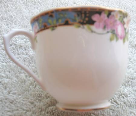 6385 by Crown China (England)