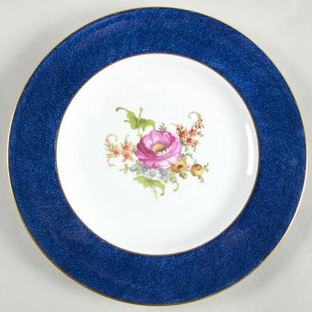 V802 Luncheon Plate