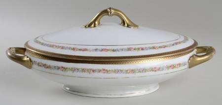 CAR235 Oval Covered Vegetable