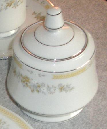 CHP32 Sugar Bowl & Lid