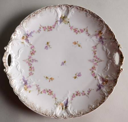 10201 Handled Cake Plate