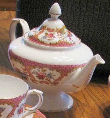 Denbigh Pink Teapot & Lid