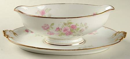CHF1895 Gravy Boat with Attached Underplate