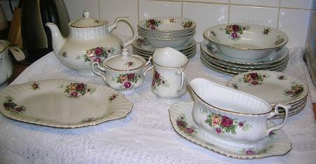 CHZ66 Gravy Boat & Underplate