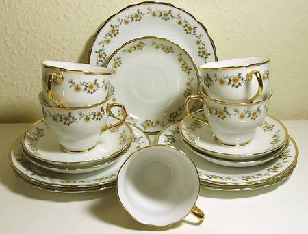 YSH23 Footed Cup & Saucer Set