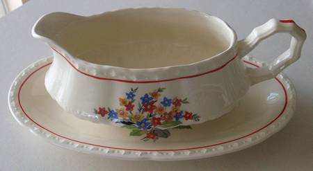 CRO410 Gravy Boat & Underplate