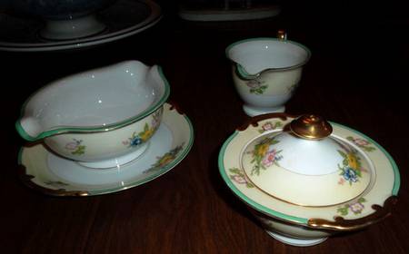 CEB140 Gravy Boat with Attached Underplate