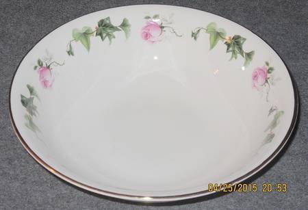 Ivy Rose 9" Round Vegetable Bowl