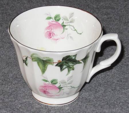Ivy Rose Footed Cup & Saucer Set