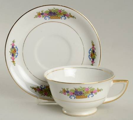 CLE42 Footed Cup & Saucer Set