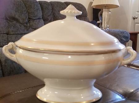 CHF1916 Oval Tureen & Lid