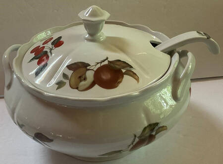 COB53 Tureen & Lid w/Ladle