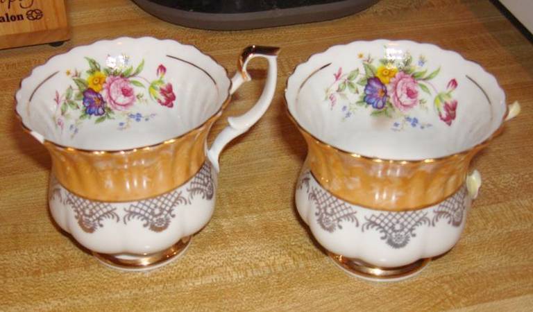 CHZ71 Footed Cup