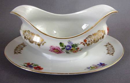 7507 Gravy Boat with Attached Underplate