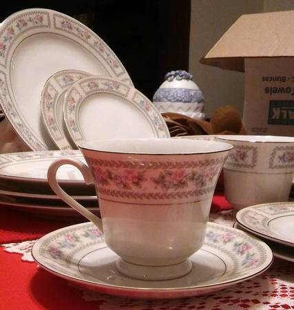 CX824 Footed Cup & Saucer Set