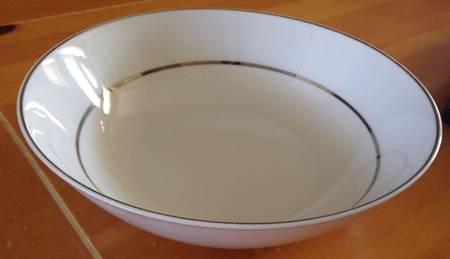 Hanover 9" Round Vegetable Bowl