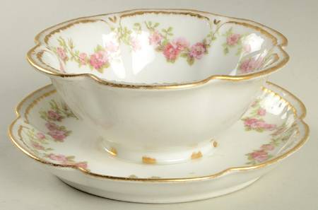 CHF2004 Gravy Boat with Attached Underplate