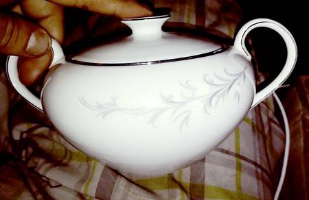 Platinum Lark Sugar Bowl & Lid