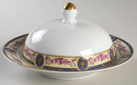 CZE354 Round Covered Butter with Strainer