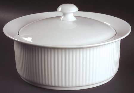Bisserup White 2 Qt Round Covered Casserole
