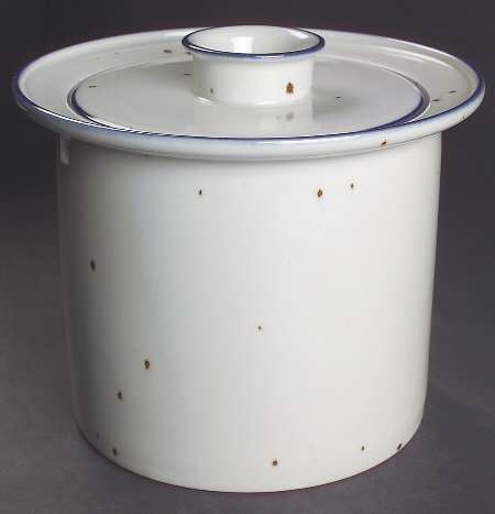 Blue Mist 3.75 Quart Round Covered Casserole