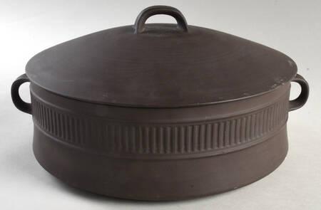Flamestone Smooth Brown 4 Quart Round Covered Casserole