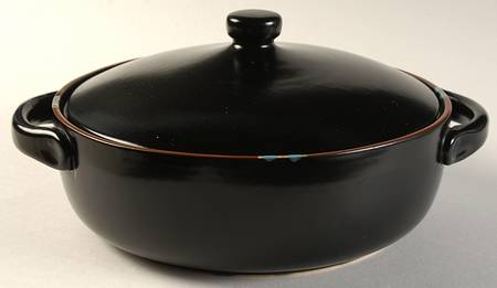 Mesa Black 2 Qt Round Covered Casserole