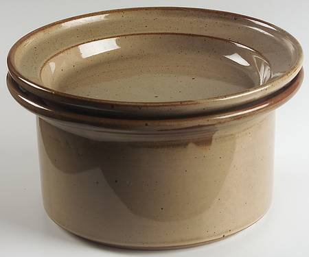 Nielstone Spice Tan 3 Quart Round Covered Casserole