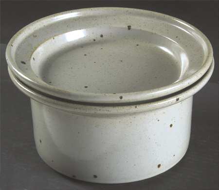Nielstone Sugar Sand 3 Quart Round Covered Casserole