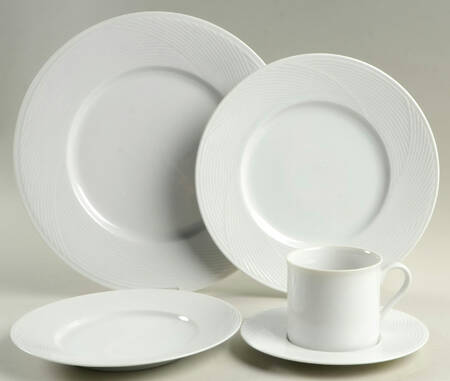 Tapestries Winter White 40 Piece Estate Set