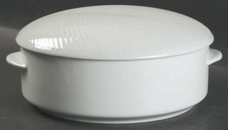 Tapestries Winter White 2 Qt Round Covered Casserole