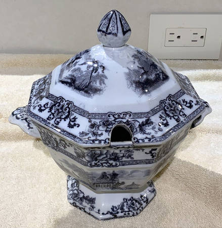 Cyprus Sauce Boat & Lid