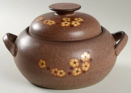 Sandstone 1.5 Qt Round Covered Casserole