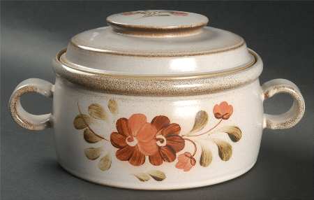 Serenade (Stoneware) 1.25 Qt Round Covered Casserole