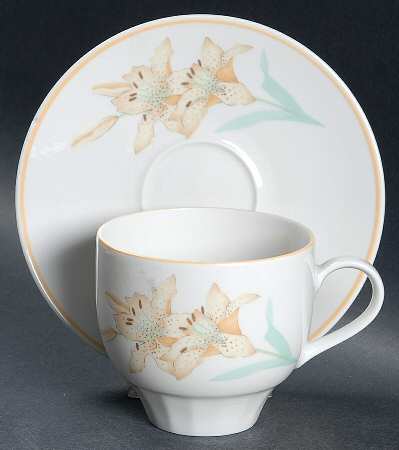Whisper (Water Garden Line) Flat Cup & Saucer Set