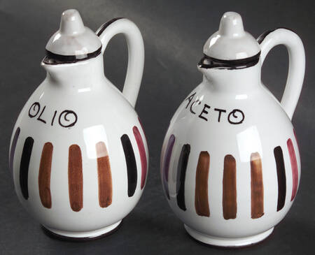 Circo Vinegar and Oil Set with Stoppers